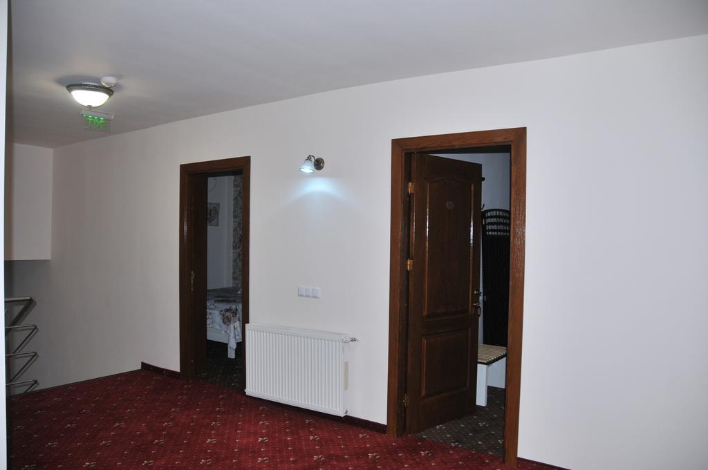 Pensiunea Casa Simoni Ploiesti Exterior photo